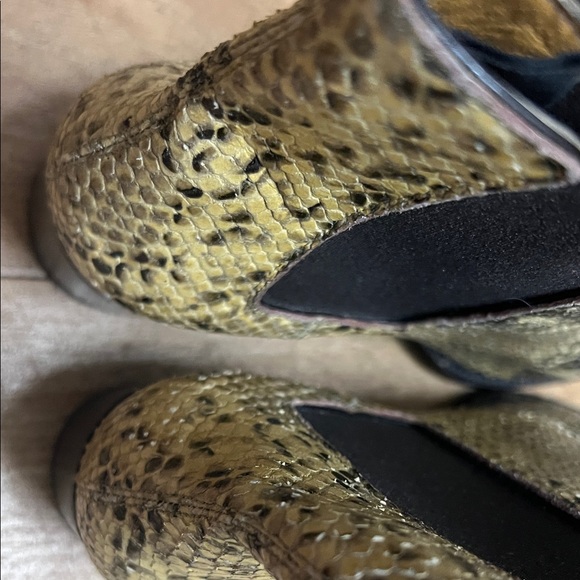 Saint Laurent Beige Snakeskin Ankle Boots - Picture 5 of 10